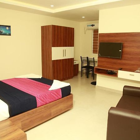 Dreams Residency Manjeri Bagian luar foto
