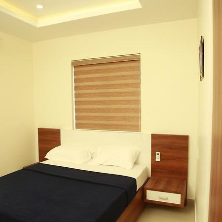 Dreams Residency Manjeri Bagian luar foto