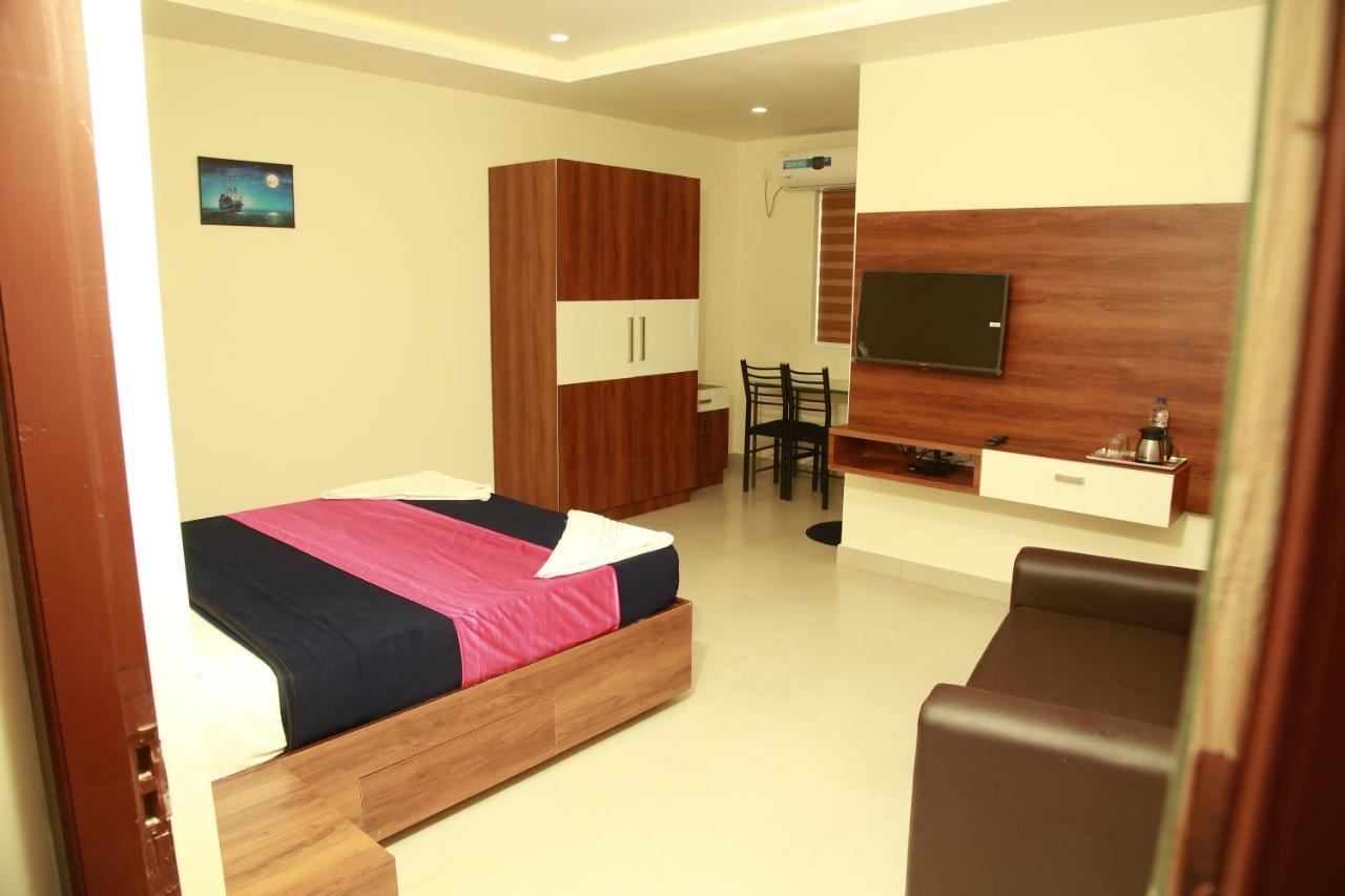 Dreams Residency Manjeri Bagian luar foto