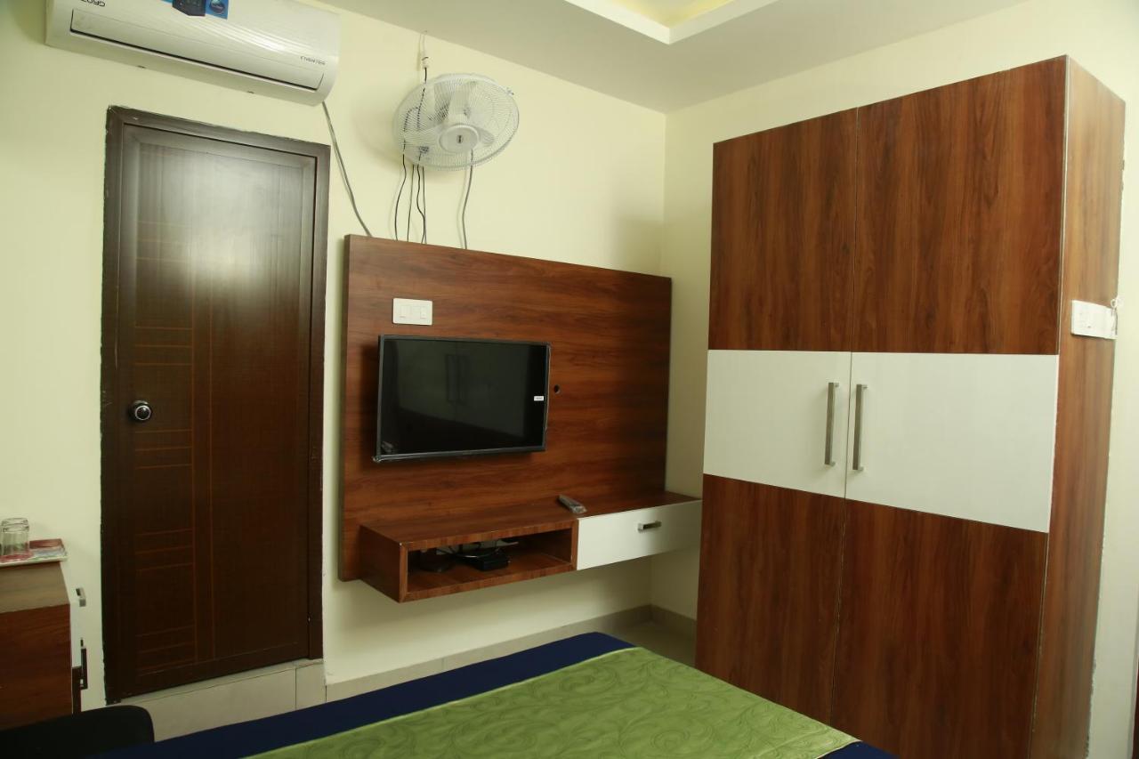 Dreams Residency Manjeri Bagian luar foto