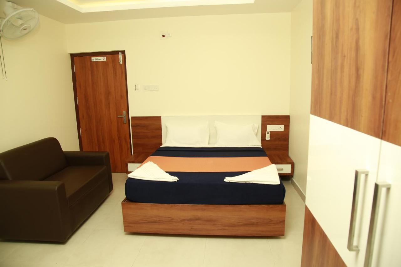 Dreams Residency Manjeri Bagian luar foto