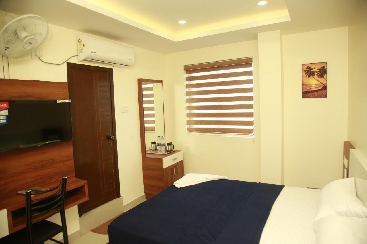 Dreams Residency Manjeri Bagian luar foto