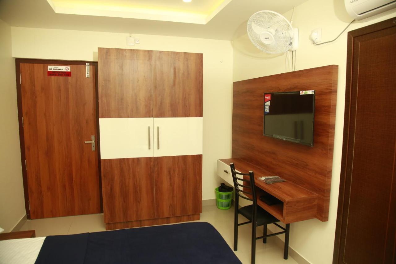 Dreams Residency Manjeri Bagian luar foto