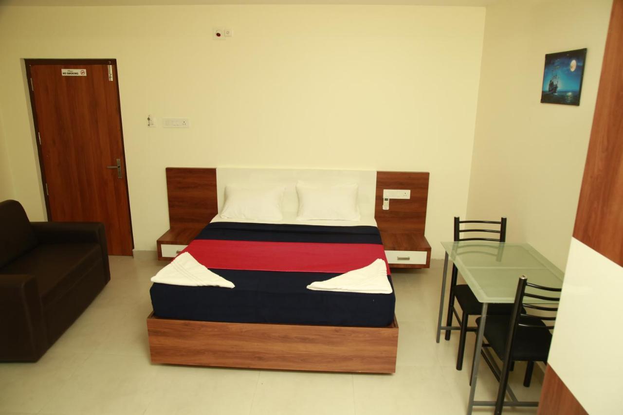 Dreams Residency Manjeri Bagian luar foto