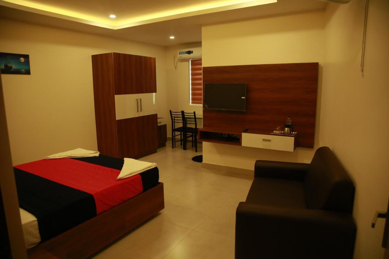 Dreams Residency Manjeri Bagian luar foto